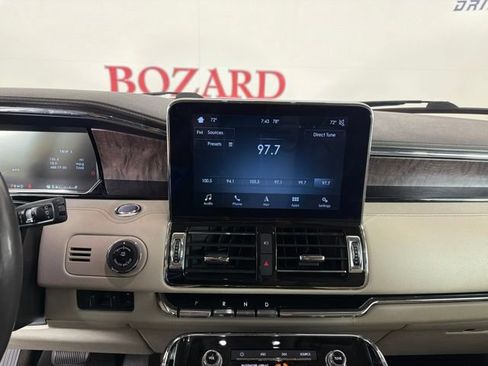 Used 2018 Lincoln Navigator Select w/ Technology Package RWD image 24