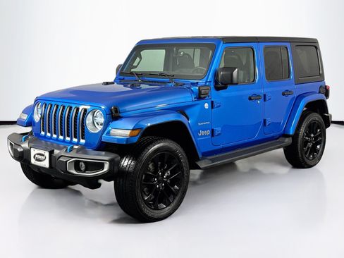 Used 2023 Jeep Wrangler Unlimited Sahara w/ Dual Top Group AWD/4WD image 10