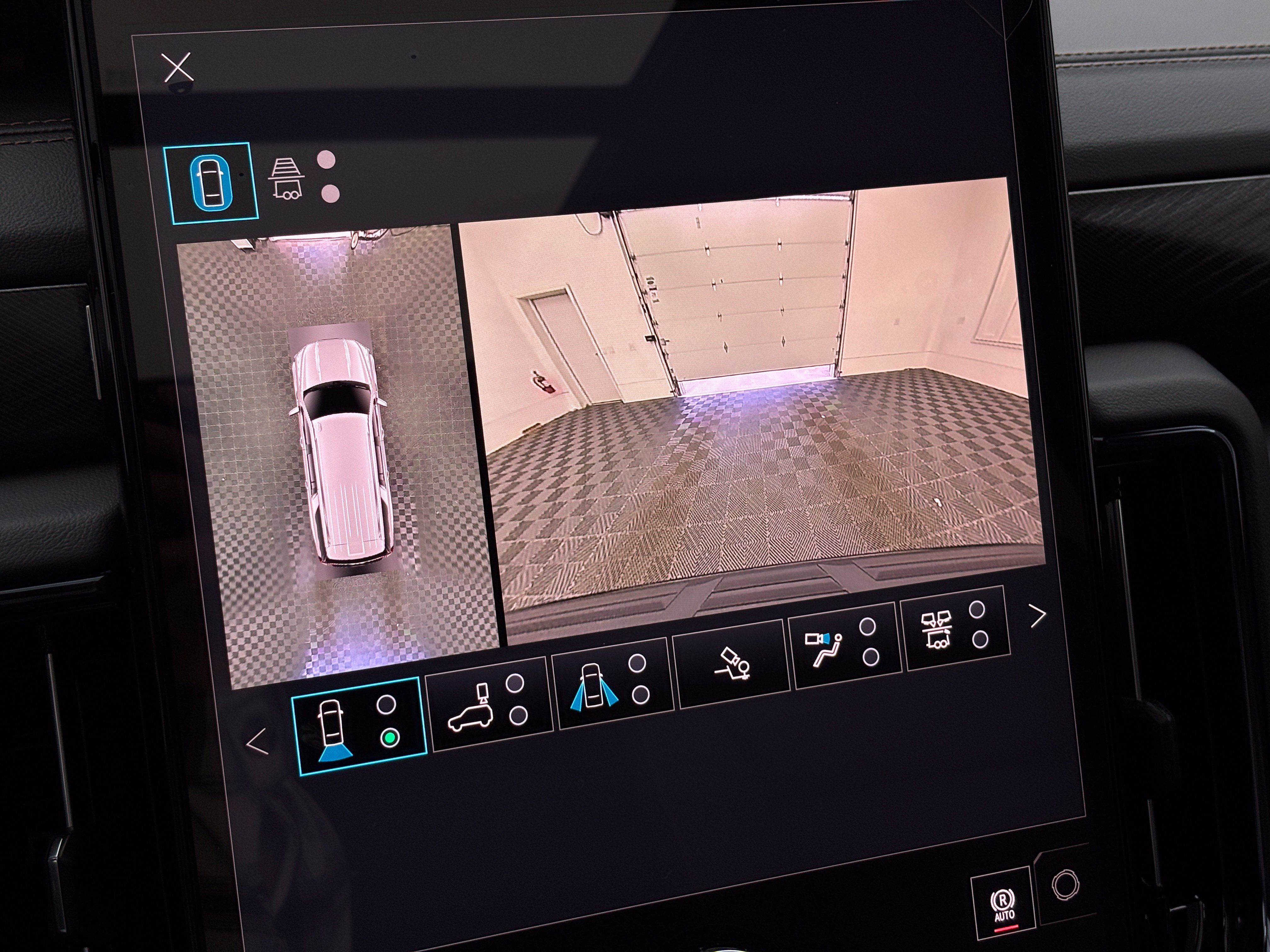 New 2026 GMC Yukon XL AT4 w/ AT4 Premium Plus Package AWD/4WD image 4