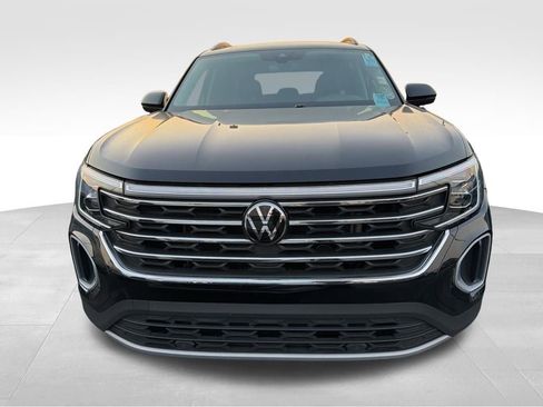 Used 2024 Volkswagen Atlas SE image 2