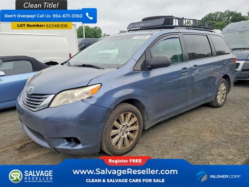 Used 2015 Toyota Sienna LE AWD/4WD image 1