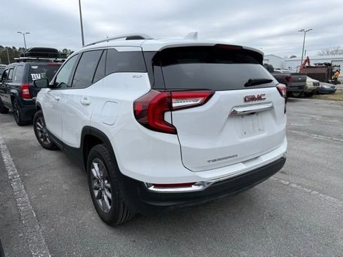 Used 2024 GMC Terrain SLT image 4