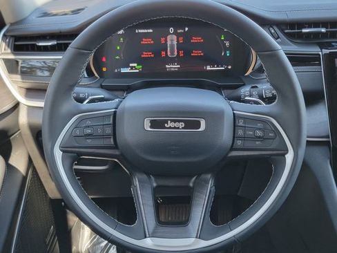 Certified 2022 Jeep Grand Cherokee Limited 4xe image 32