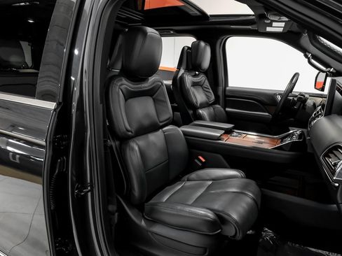 Used 2023 Lincoln Navigator Reserve image 33