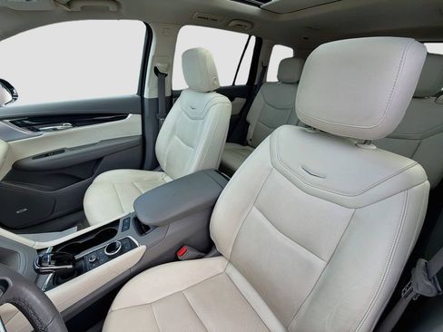 Used 2023 Cadillac XT6 Premium Luxury w/ Technology Package FWD image 11