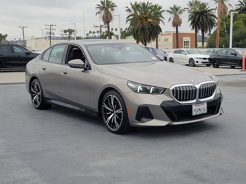 Used 2026 BMW 530i w/ M Sport Package RWD image 4