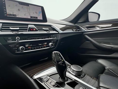 Used 2019 BMW 530i xDrive w/ Convenience Package image 59