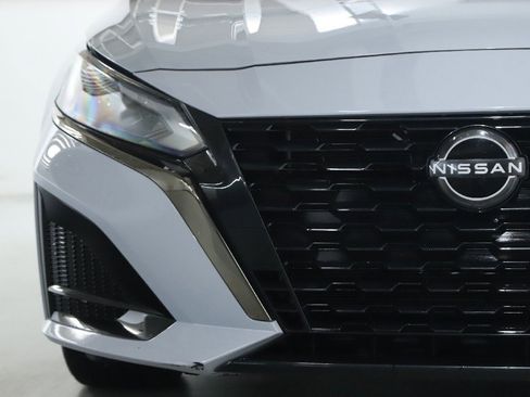 Certified 2024 Nissan Altima 2.5 SR w/ SR Premium Package image 7