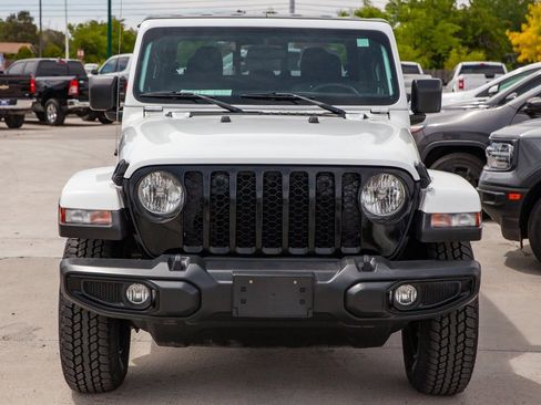 Used 2021 Jeep Gladiator Sport image 3