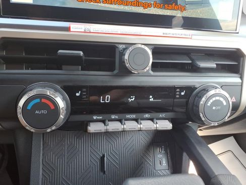 Used 2025 Toyota Tacoma TRD Off-Road AWD/4WD image 20