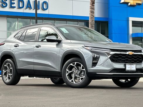 New 2026 Chevrolet Trax LT image 2