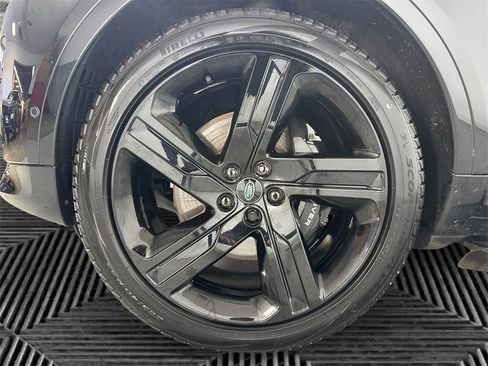 Used 2024 Land Rover Discovery Metropolitan Edition image 14