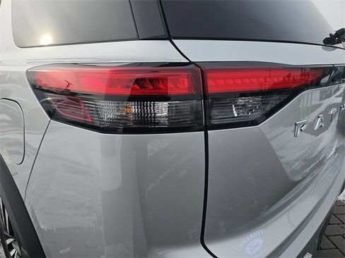 Used 2025 Nissan Pathfinder Platinum image 34