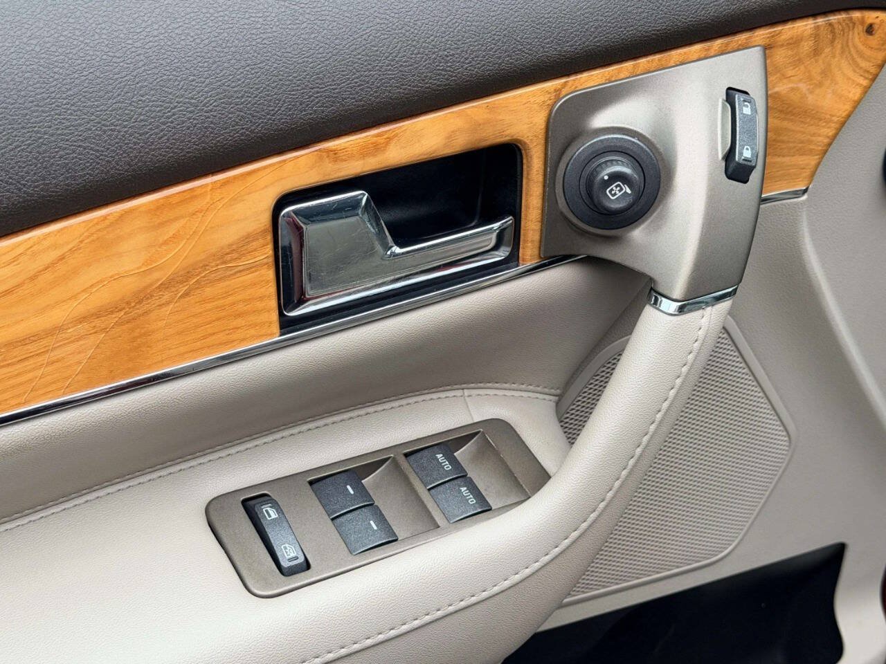 Used 2014 Lincoln MKX AWD w/ Equipment Group 102A image 18