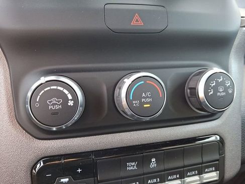 Used 2024 RAM 2500 Tradesman w/ Chrome Appearance Group image 15