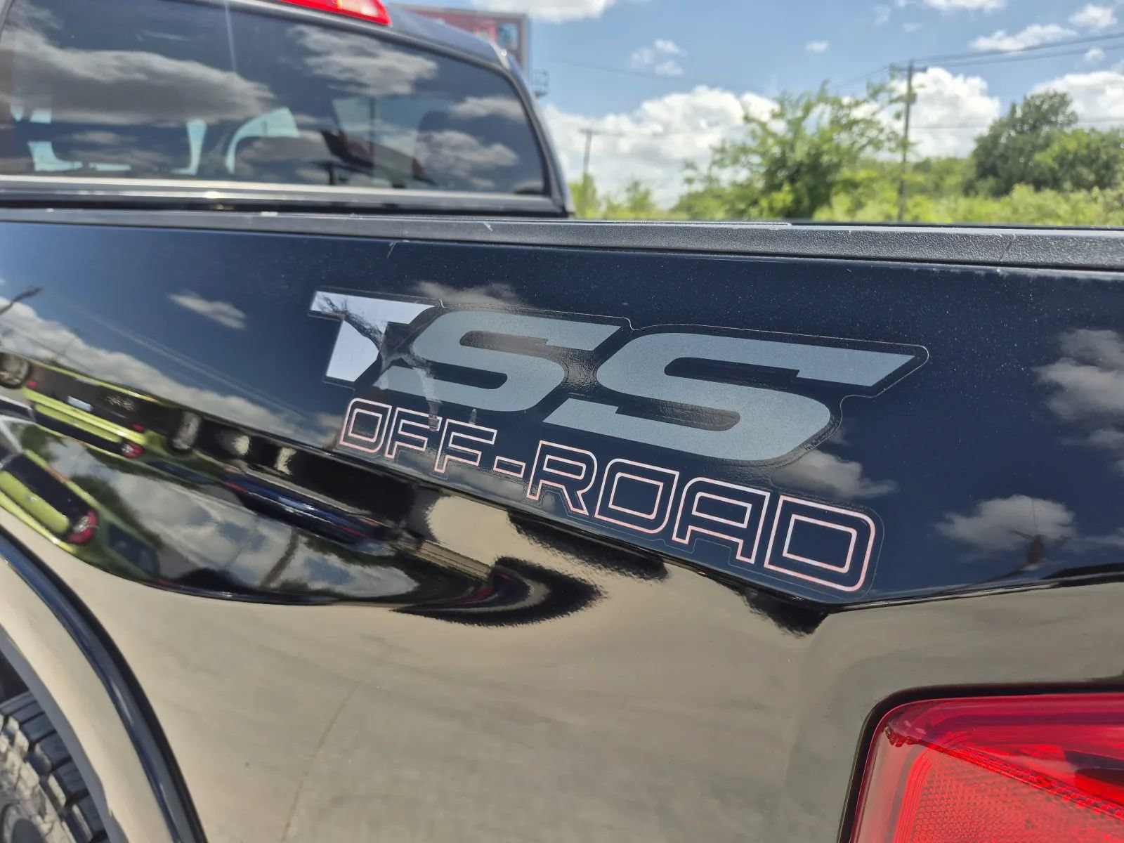 Used 2015 Toyota Tundra SR5 w/ SR5 Upgrade Package RWD image 9