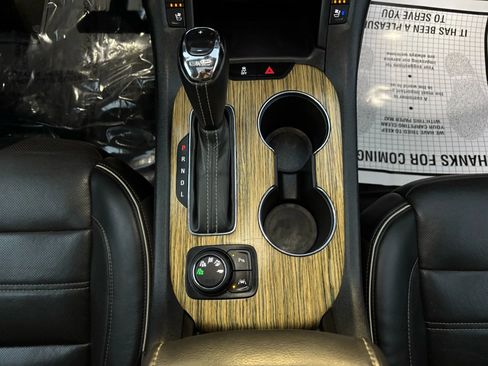 Used 2018 GMC Acadia Denali image 38