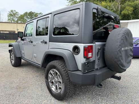 Used 2018 Jeep Wrangler Unlimited Rubicon w/ Connectivity Group AWD/4WD image 6