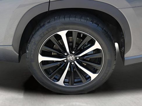 Used 2021 Toyota Highlander XSE FWD image 9