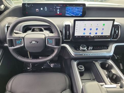 New 2026 Ford Expedition Platinum w/ Stealth Appearance Package AWD/4WD image 4