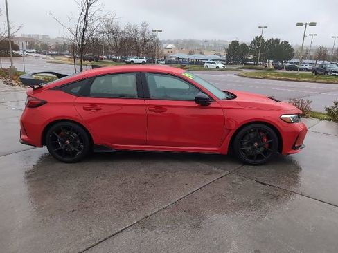 Used 2024 Honda Civic Type R image 9