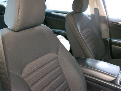 Used 2020 Ford Fusion SE FWD image 11