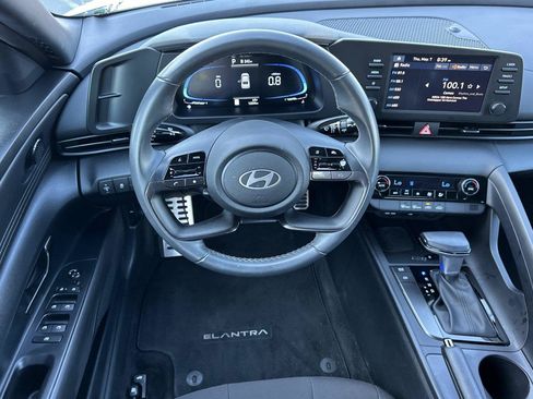 Used 2025 Hyundai Elantra Sport FWD image 13