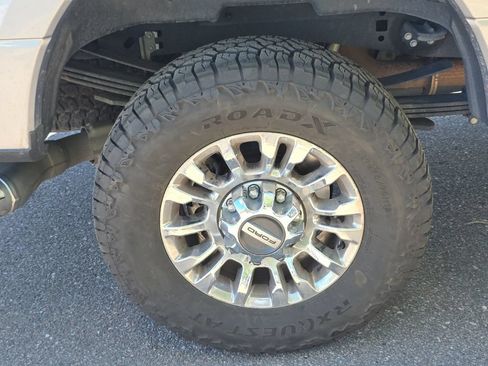 Used 2022 Ford F350 Lariat w/ Lariat Ultimate Package AWD/4WD image 14