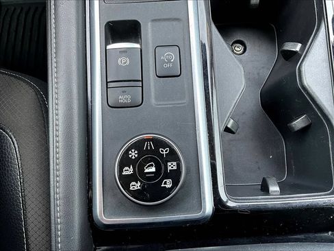 Used 2023 Nissan Pathfinder SL AWD/4WD image 17
