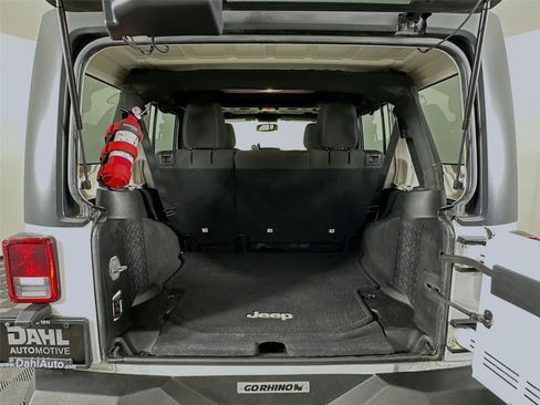Used 2015 Jeep Wrangler Unlimited Sahara w/ Connectivity Group AWD/4WD image 22