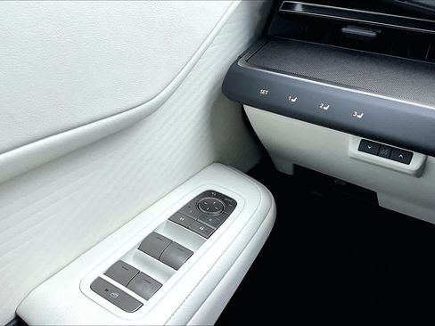 Used 2026 Lexus ES 500e AWD/4WD image 35
