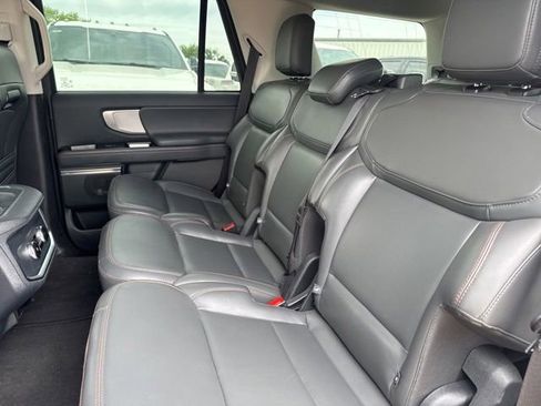 Used 2025 Ford Expedition Active AWD/4WD image 16