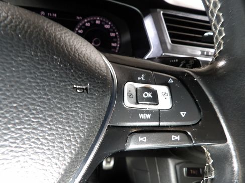Used 2019 Volkswagen Tiguan SEL R-Line AWD/4WD image 19