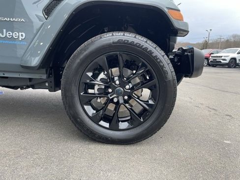 Used 2024 Jeep Wrangler Unlimited Sahara w/ Safety Group image 34