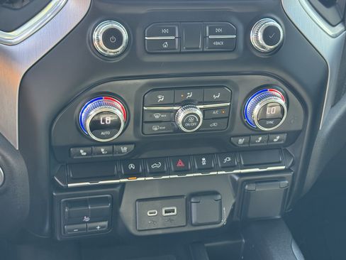 Used 2021 GMC Sierra 1500 SLT w/ SLT Convenience Package AWD/4WD image 18