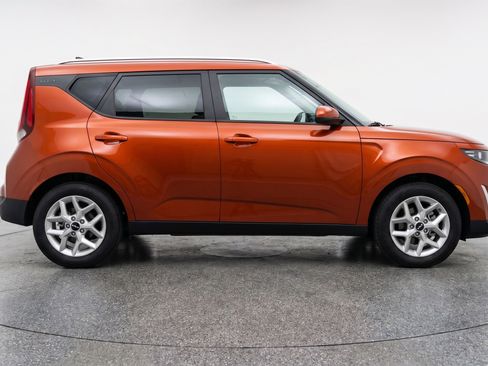 Used 2025 Kia Soul LX w/ LX Technology Package FWD image 11