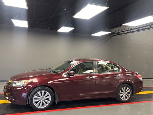 Used 2011 Honda Accord EX-L image 2
