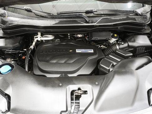 Used 2016 Honda Pilot Touring image 8