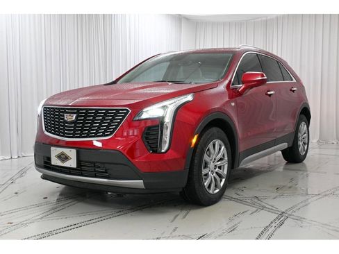 Used 2023 Cadillac XT4 Premium Luxury image 4