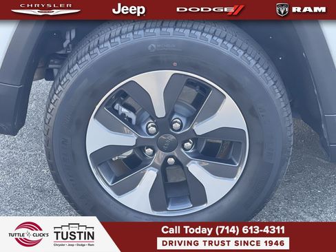 Used 2023 Jeep Grand Cherokee 4WD 4xe image 11