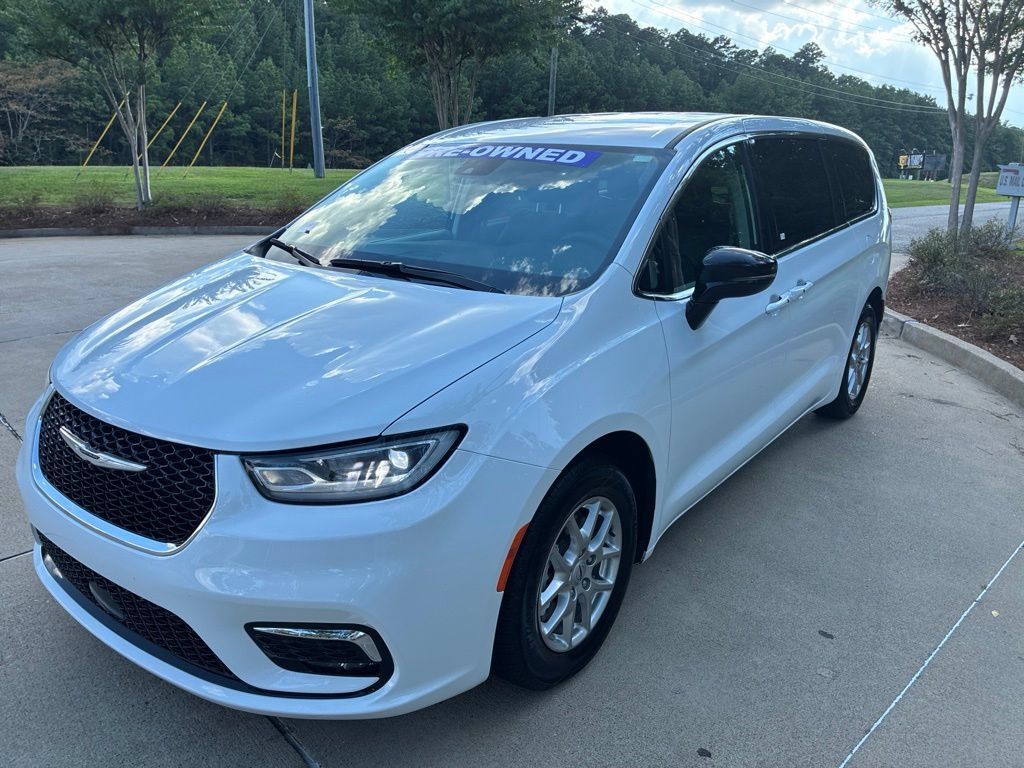 Used 2024 Chrysler Pacifica Touring-L FWD image 10