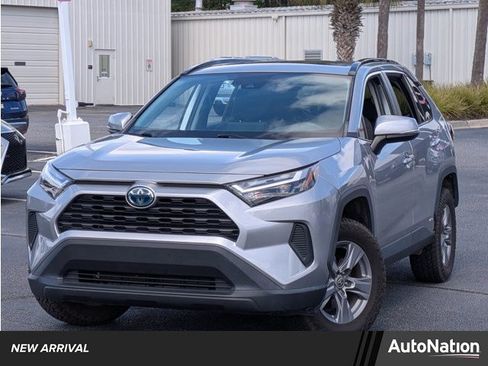 Used 2022 Toyota RAV4 XLE AWD/4WD image 1