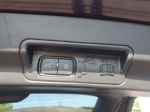 Used 2022 Ford Explorer XLT w/ Equipment Group 202A AWD/4WD image 18