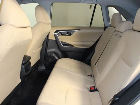 Used 2020 Toyota RAV4 LE image 11