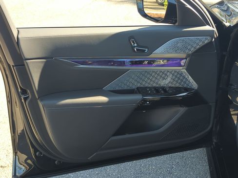 Used 2024 BMW i7 M70 w/ Executive Package image 17