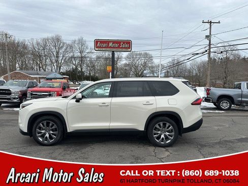 Used 2024 Toyota Grand Highlander AWD image 2