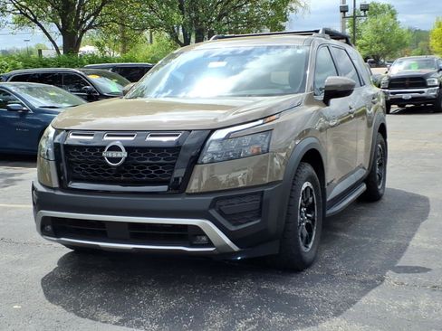 Used 2024 Nissan Pathfinder Rock Creek AWD/4WD image 3