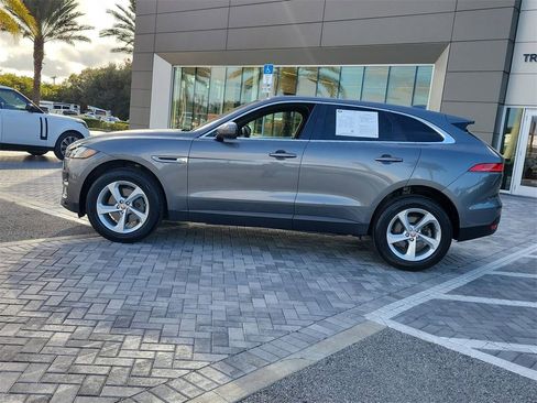 Used 2017 Jaguar F-PACE Prestige image 2