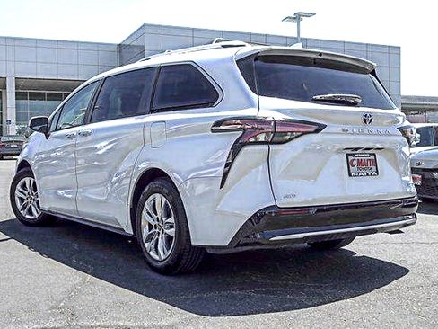 Used 2023 Toyota Sienna Limited AWD/4WD image 7