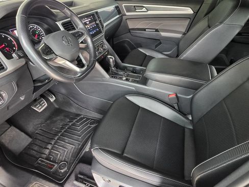 Used 2021 Volkswagen Atlas Cross Sport SE w/ Panoramic Sunroof Package FWD image 7